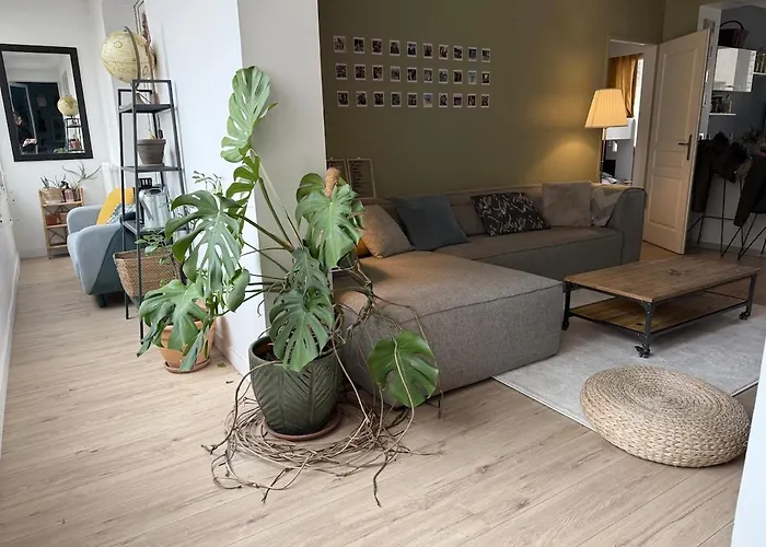 Beautiful And Spacious T4 With Garage, Great Location 아파트 *